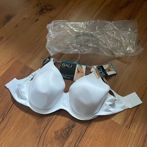 Bali Cool Comfort Underwire Bra (34DD)- NEW with tags